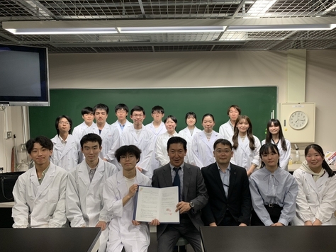 理科教育系サークルAggressive‼がケニス株式会社とスポンサー契約を締結しました