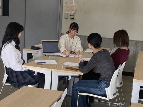 高校生が来学し、英語オンリーの自主ゼミを1日体験！