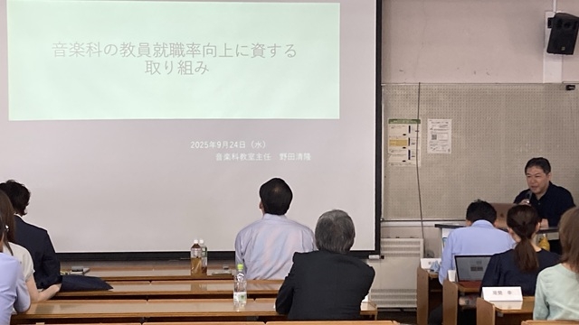 教員就職に向けた研修会及び学校教育系学生キャリア支援に関する懇談会を行いました。