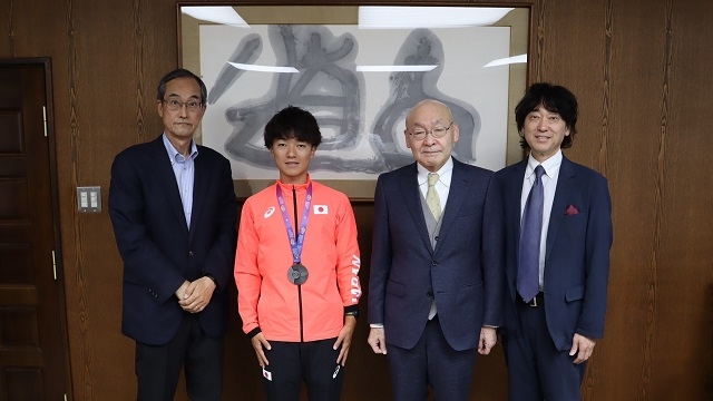 世界競歩チーム選手権の日本銀メダルに貢献した吉迫大成さんの報告会が開催されました