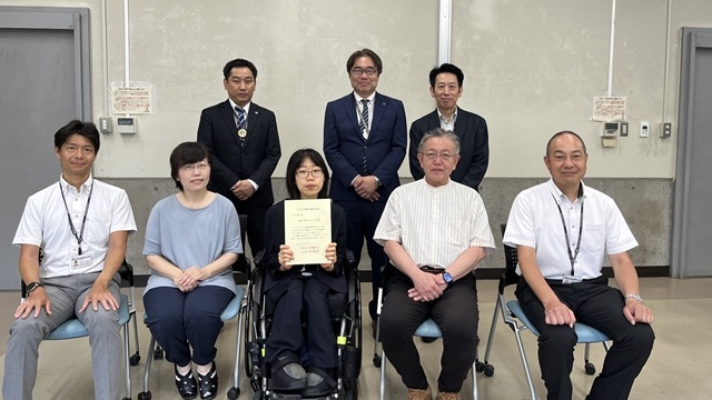 井内綾乃さんが公益財団法人ヤマト福祉財団から奨学金を贈呈されました。