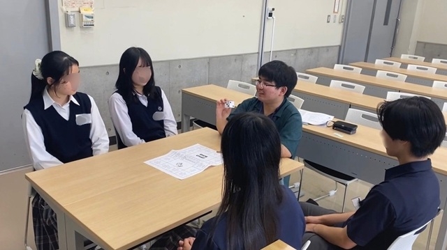 高校生による本学伝統の英語集中演習の自主ゼミ体験