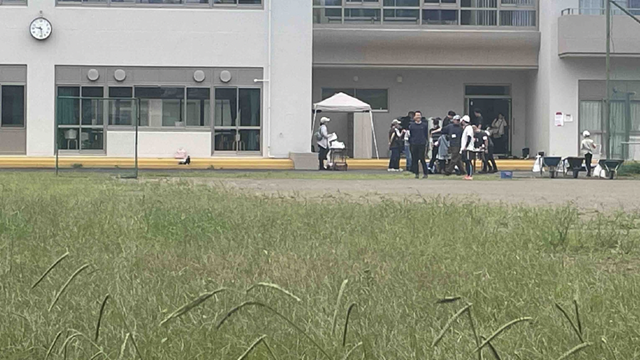 附属小金井小学校ボランティアによる除草作業
